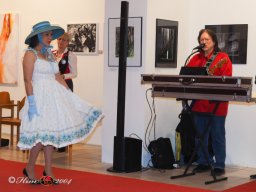 Fashion Show in der Contemplor Galerie Wien am 14. 03. 2024